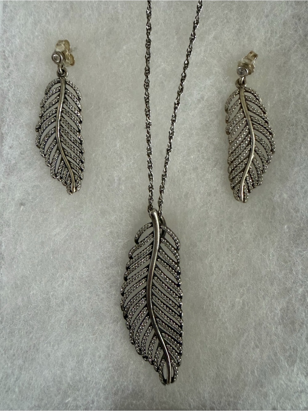 Pandora Silver Feather Leaf Necklace and Dangle Earrings Set